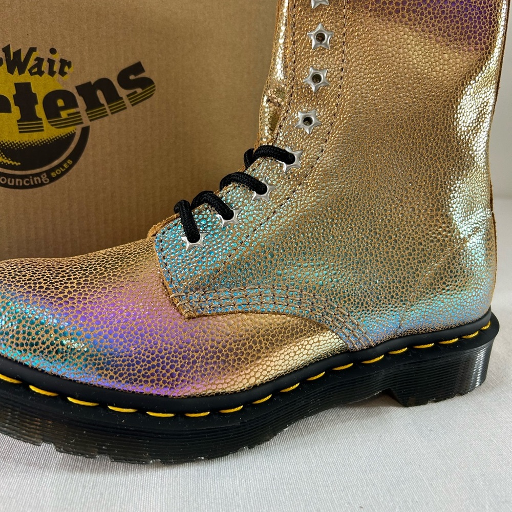 Dr. Martens 1460 Sand Rainbow Ray‎ Leather Lace Up Combat Boots Women’s 6 NEW - Picture 2 of 12